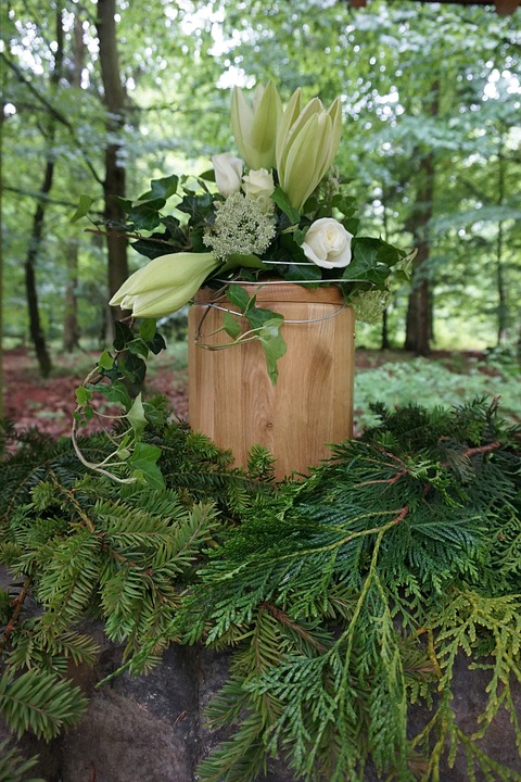 Focus sur une urne funéraire biodégradables